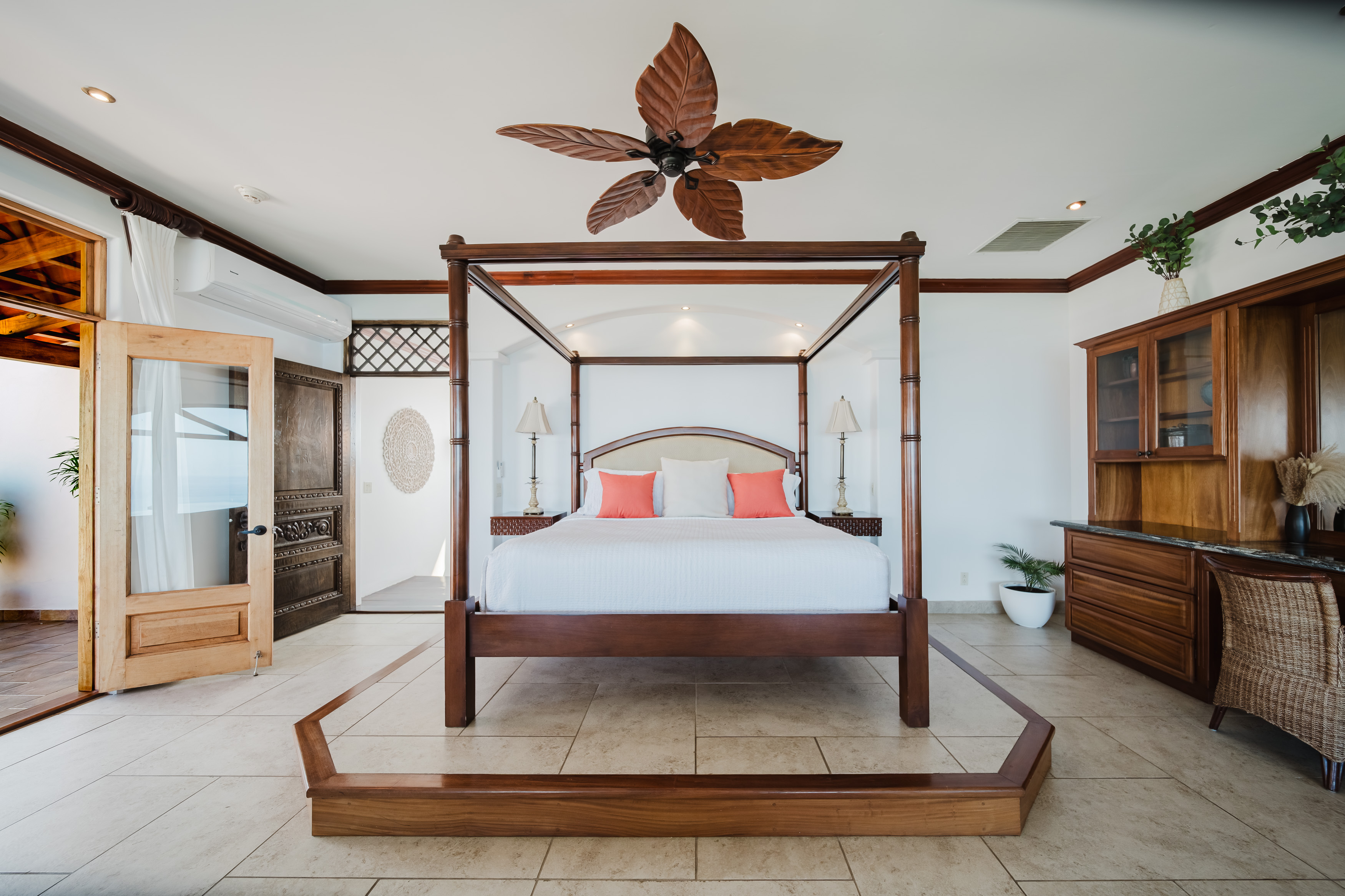 Pacifico Colonial Penthouse