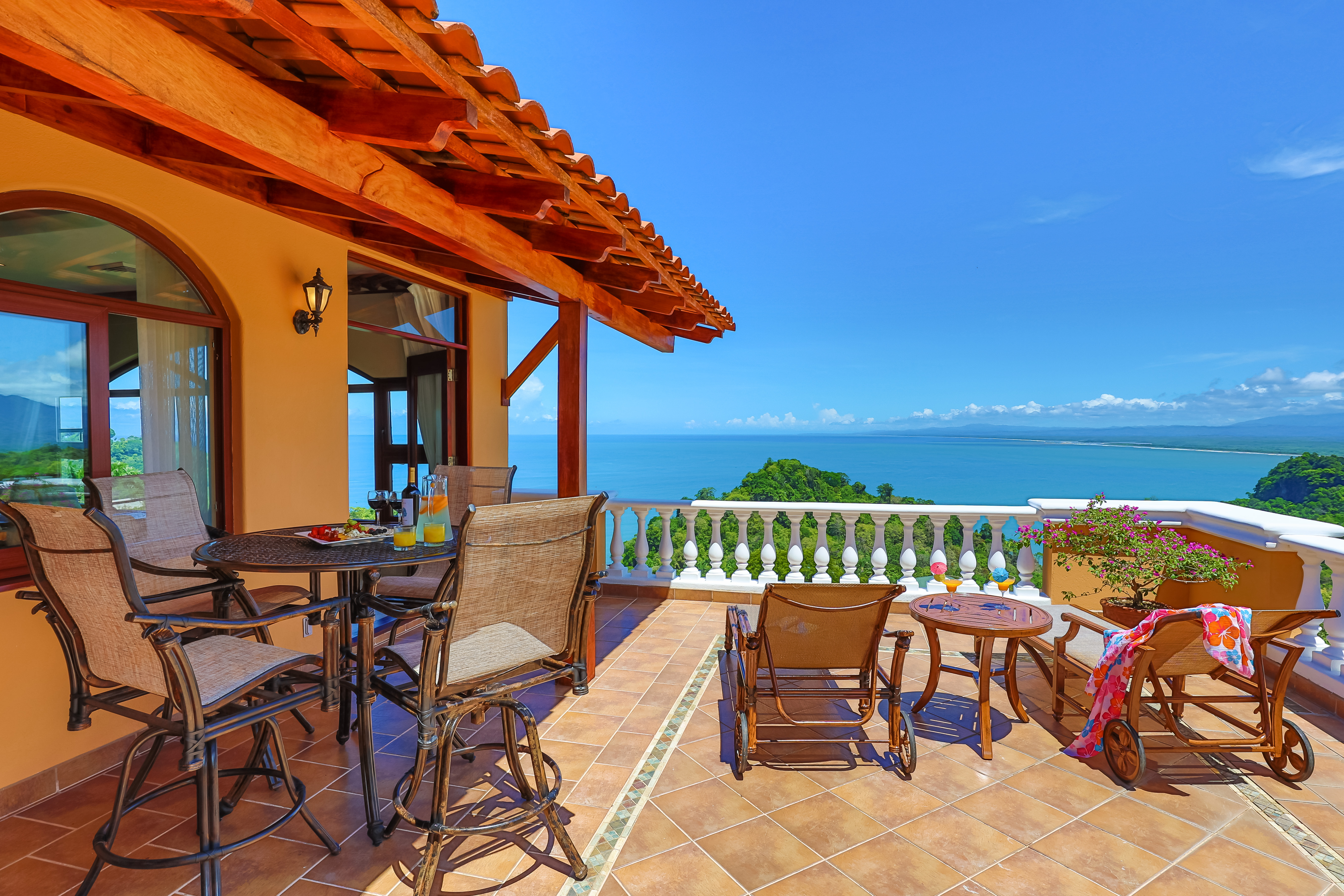 Pacifico Colonial Penthouse