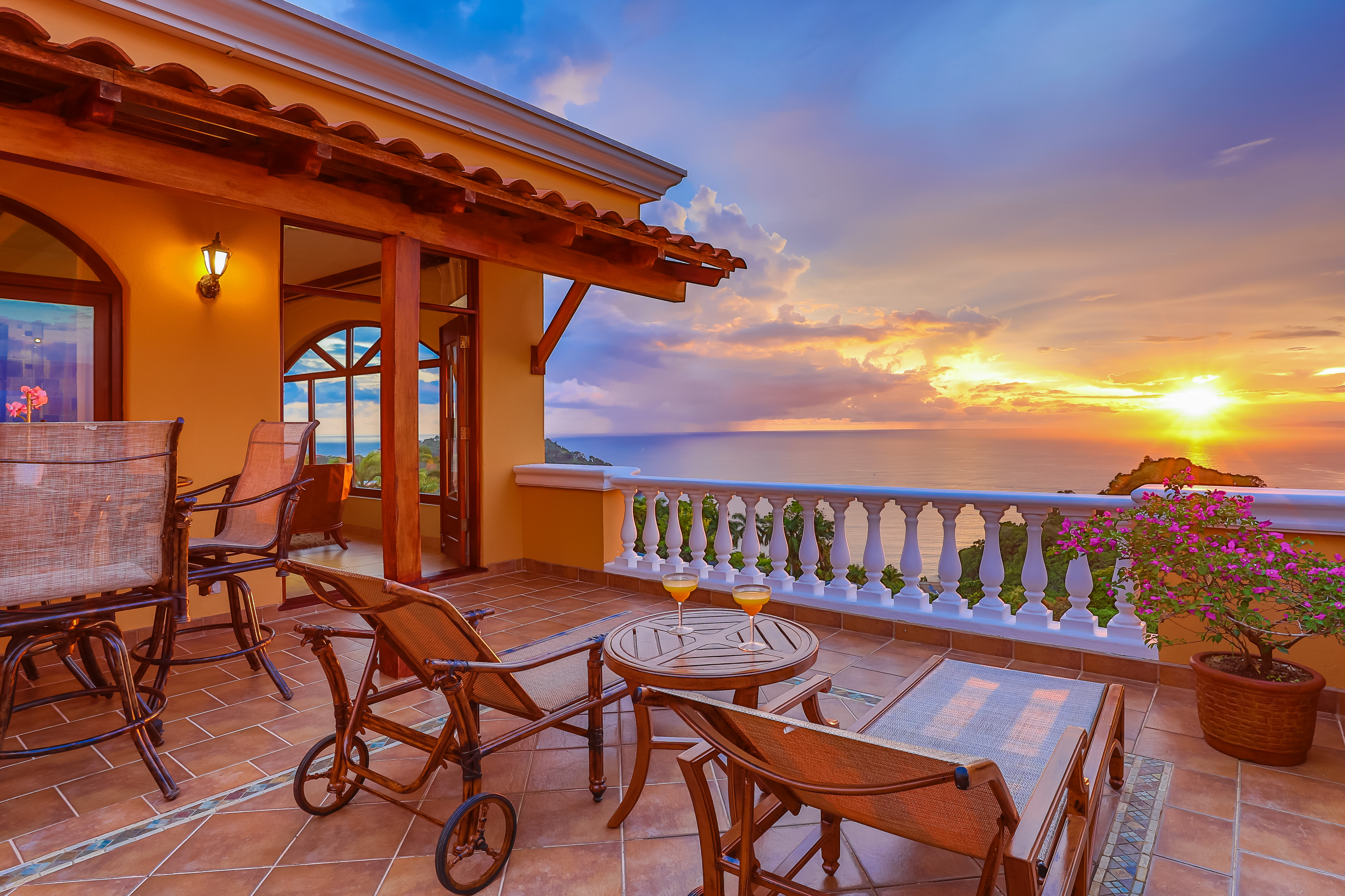 Pacifico Colonial Penthouse