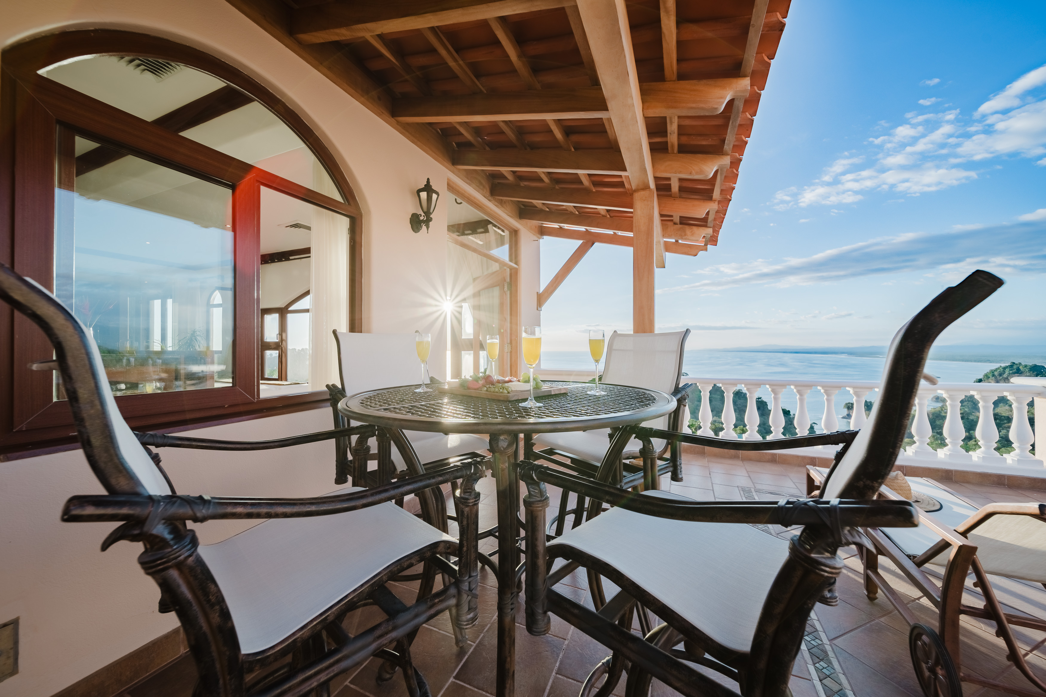 Pacifico Colonial Penthouse