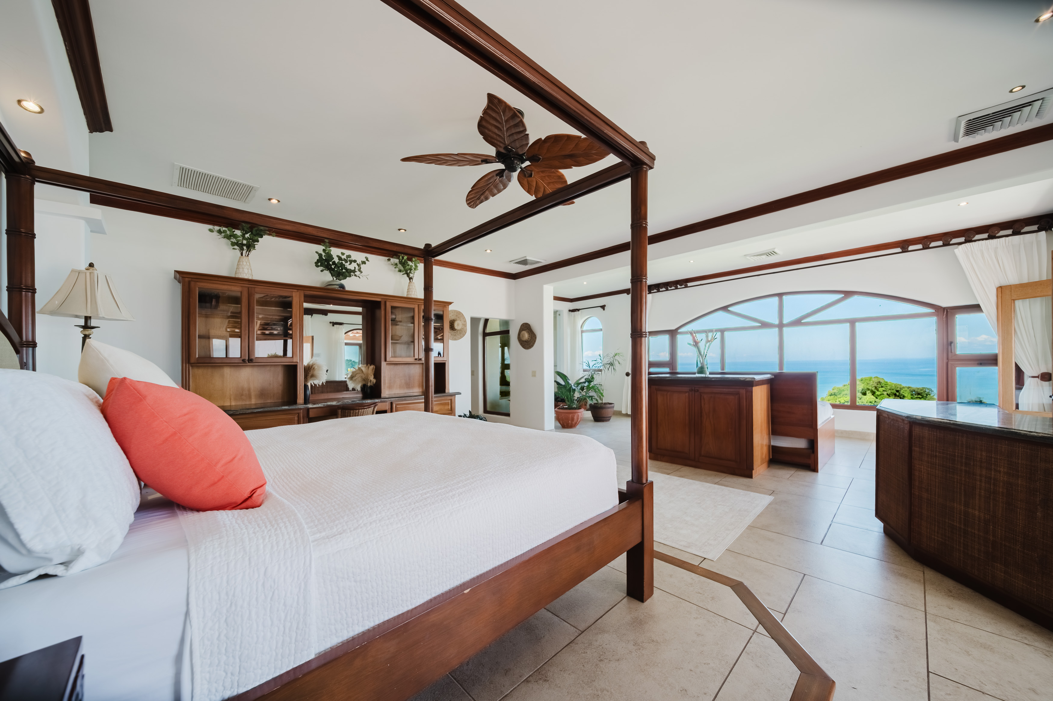 Pacifico Colonial Penthouse