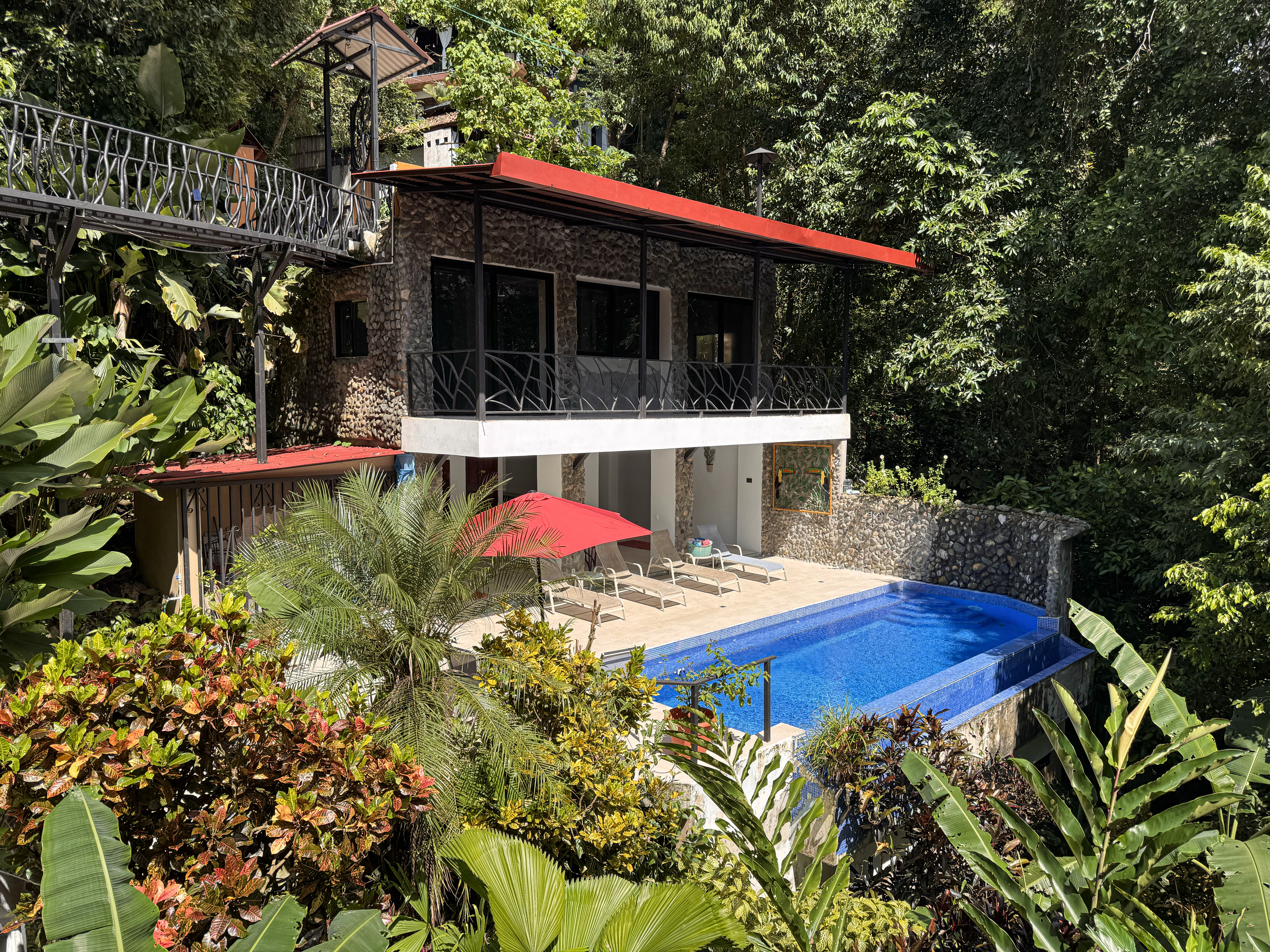 Casa Castillo — Manuel Antonio