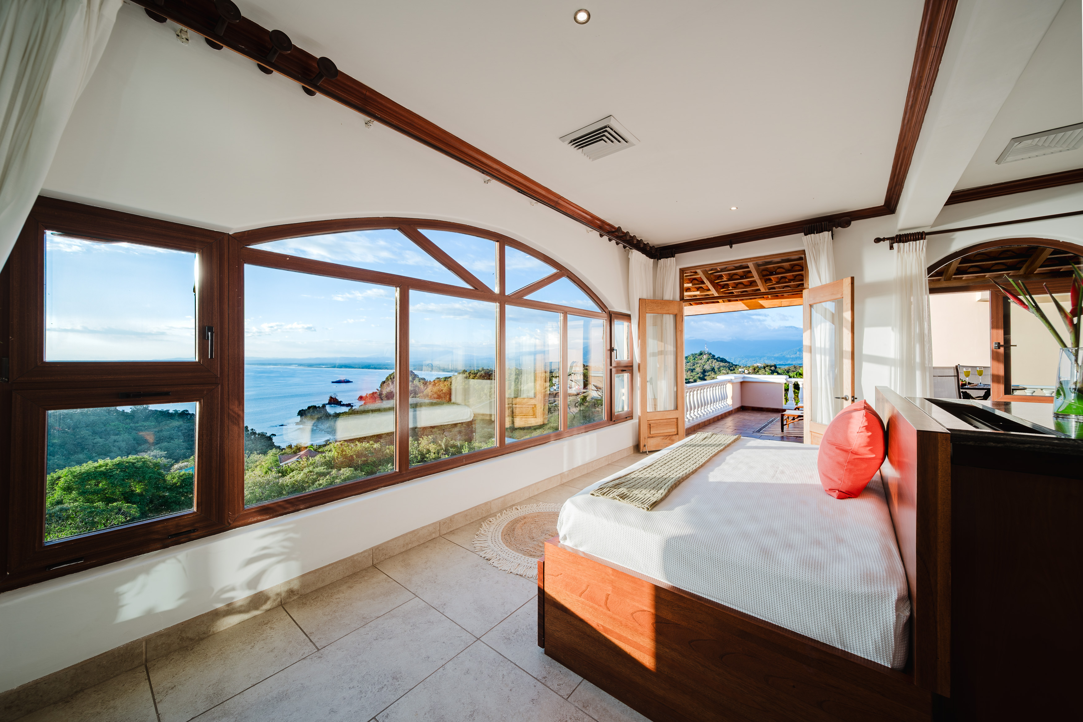 Pacifico Colonial Penthouse