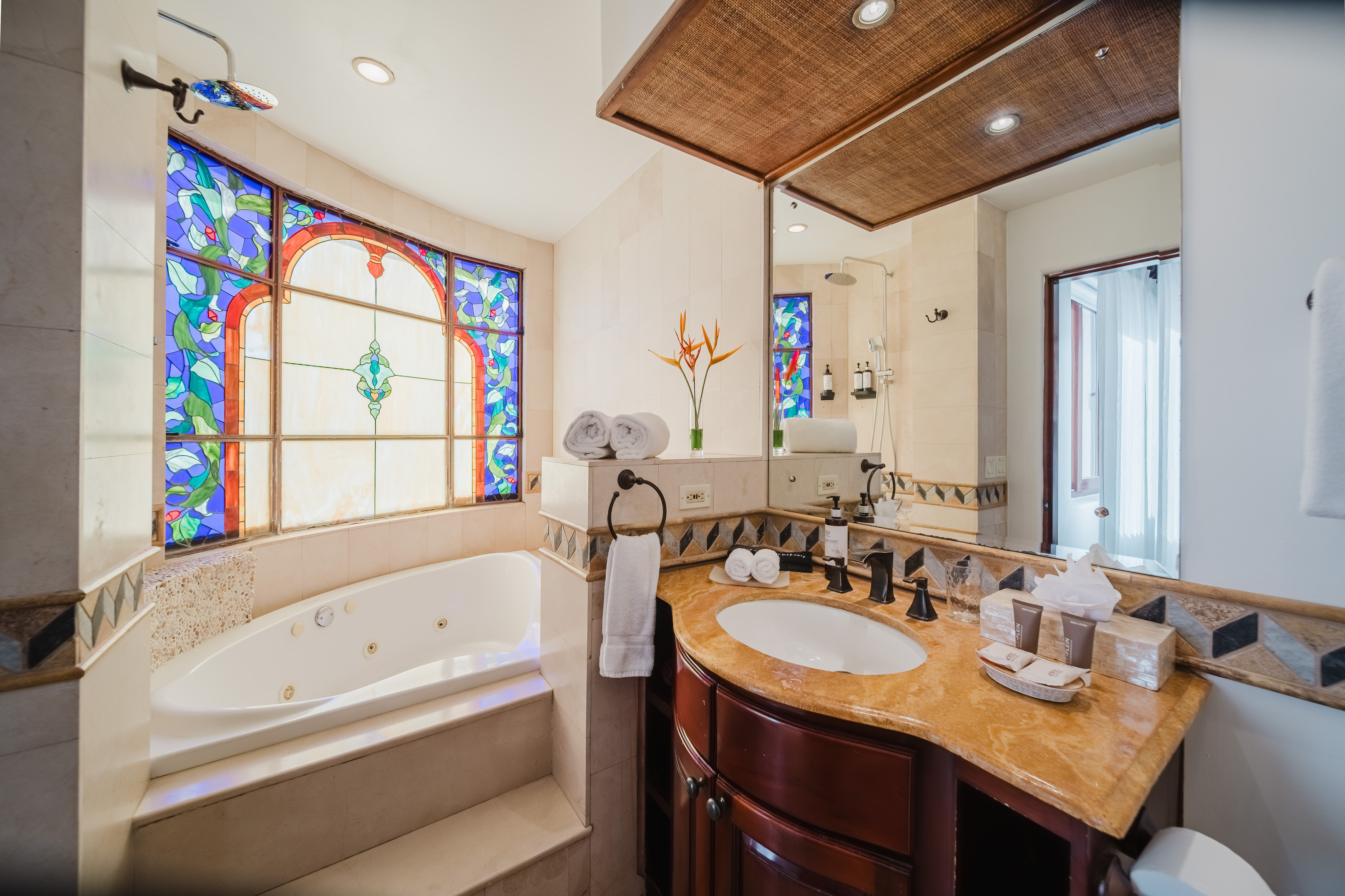 Pacifico Colonial Penthouse
