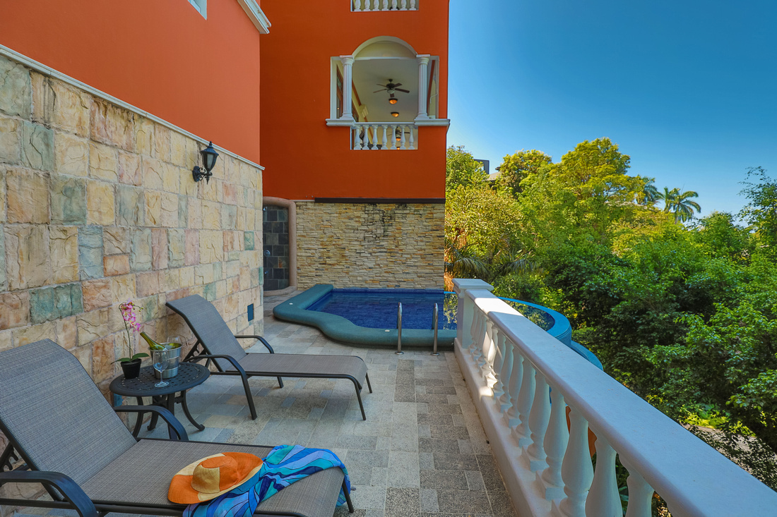 P. C Golden Sunset Condo