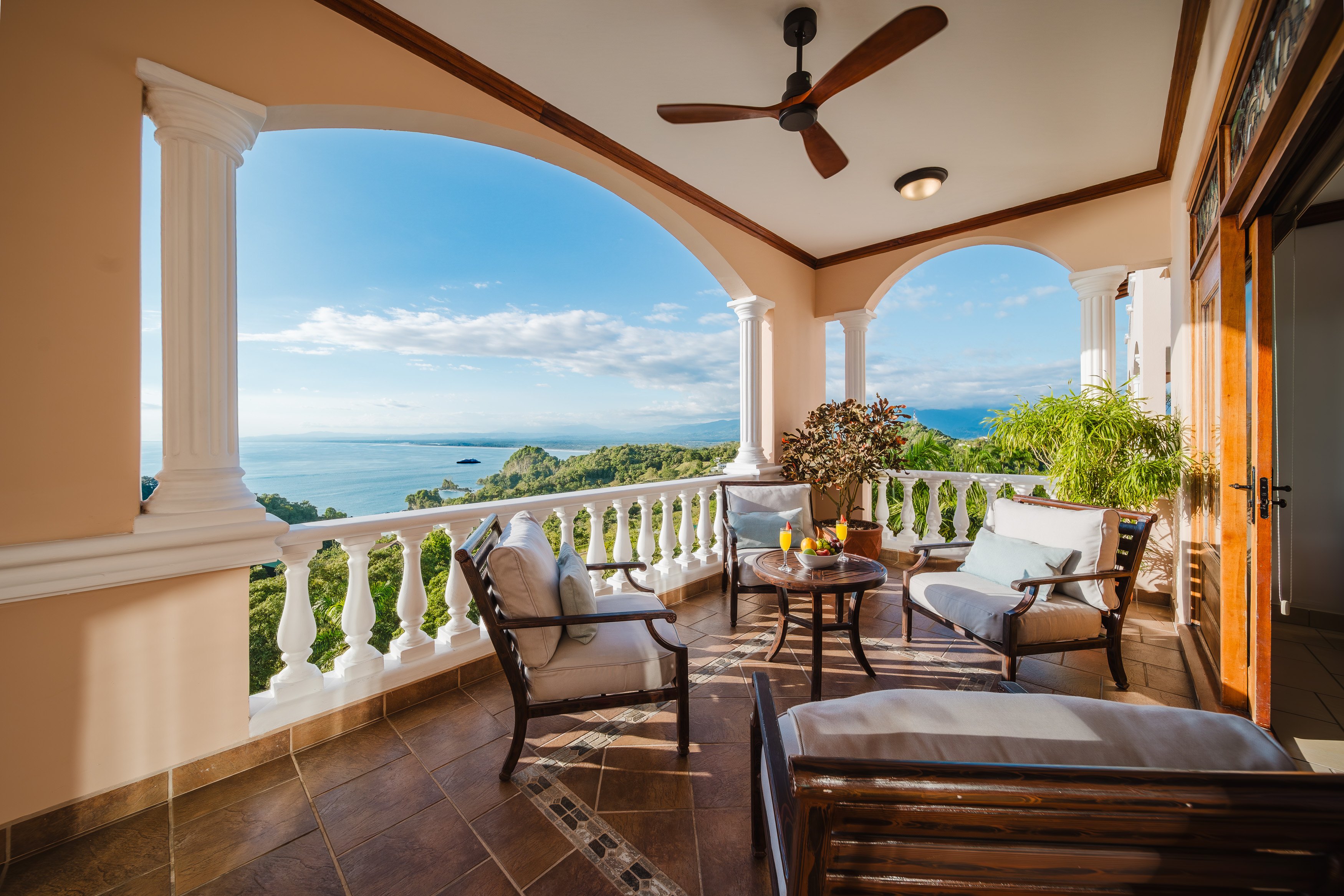 Pacifico Colonial Penthouse
