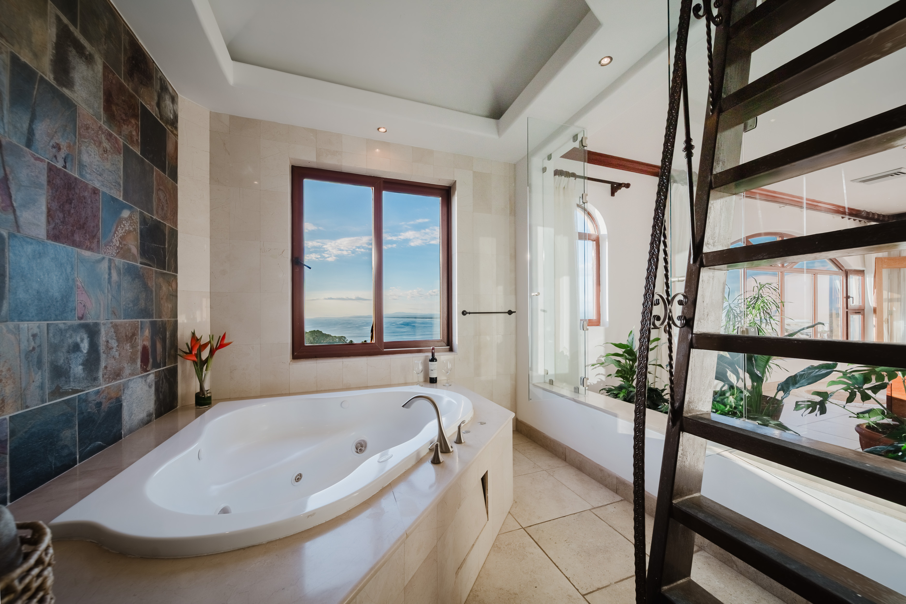 Pacifico Colonial Penthouse