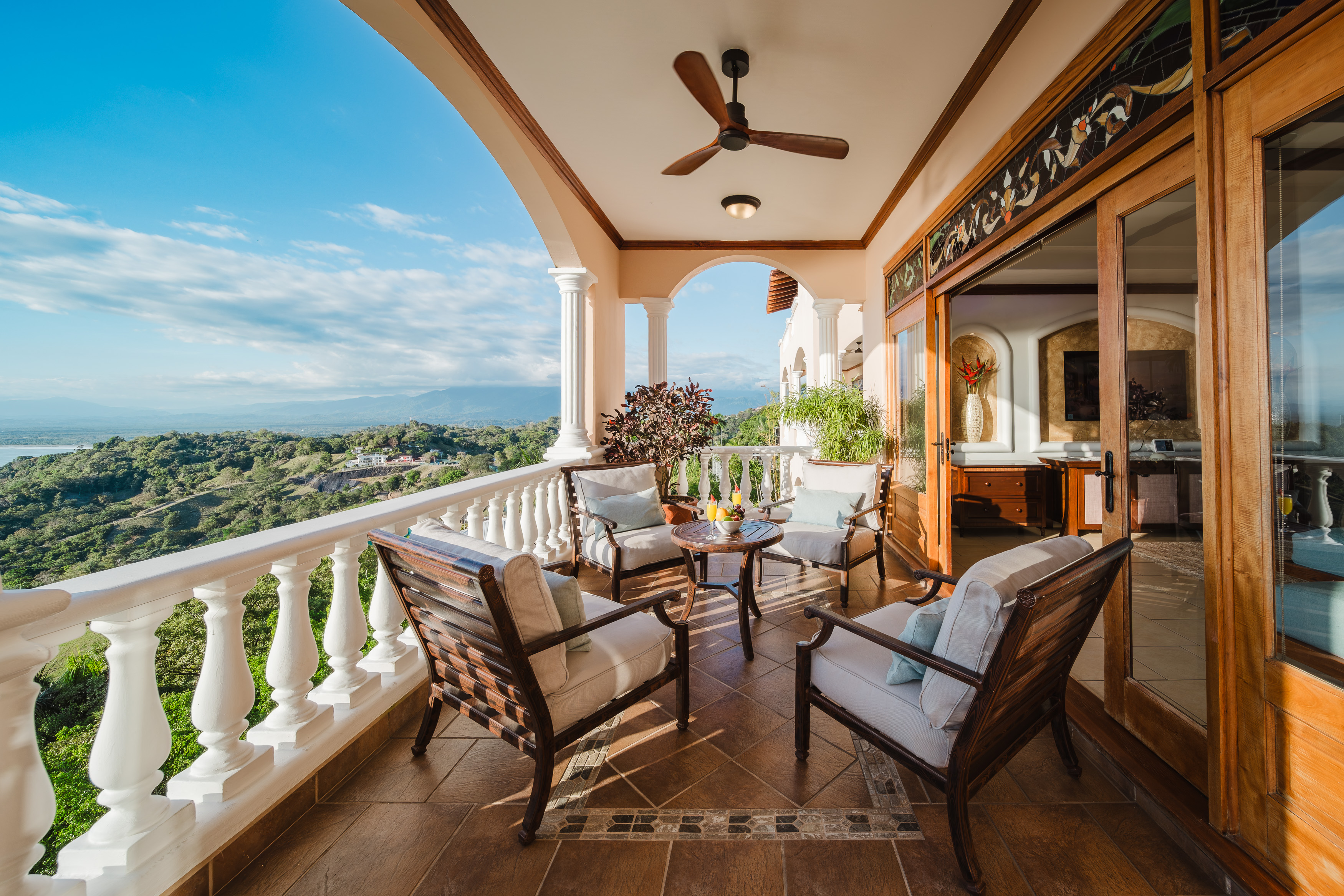 Pacifico Colonial Penthouse